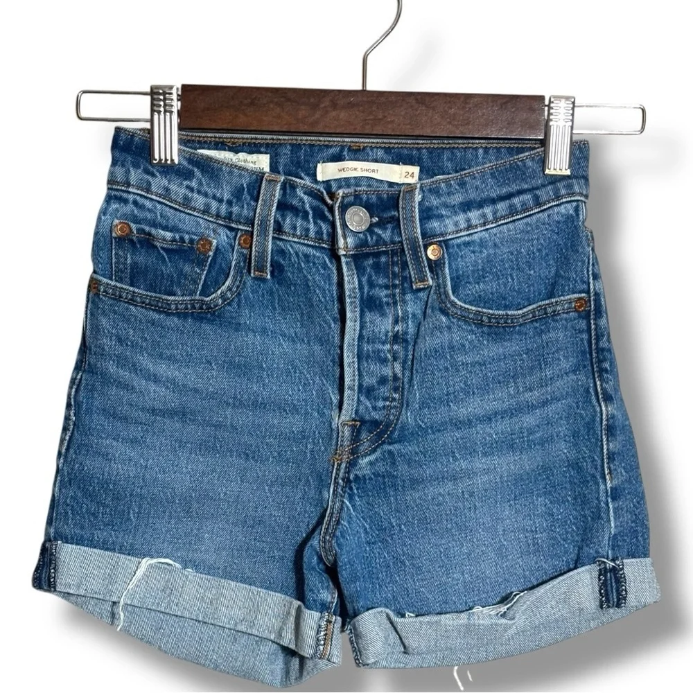 Levi’s Premium Stylish Medium Blue Denim “Wedgie Short” Button Down Front Shorts - Picture 5 of 15